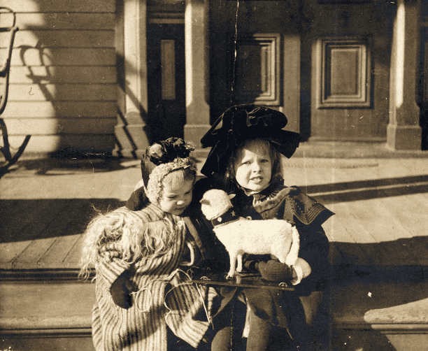 Amelia And Sister